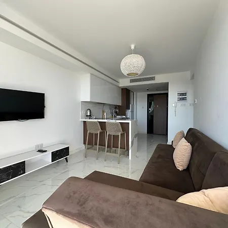 Grand Sapphire Deluxe Residance With Terrace C49 By Myguest Cyprus Appartement